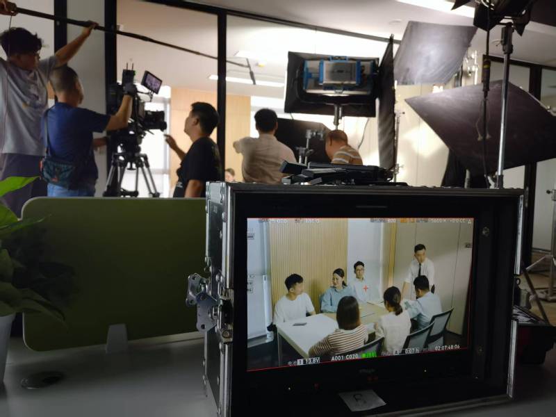 苏州TVC拍摄公司：科技产品视觉化大师，诠释未来感与功能美学