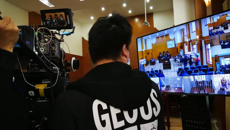 AI生成VS人工创意——苏州广告片拍摄公司的技术浪漫主义实践